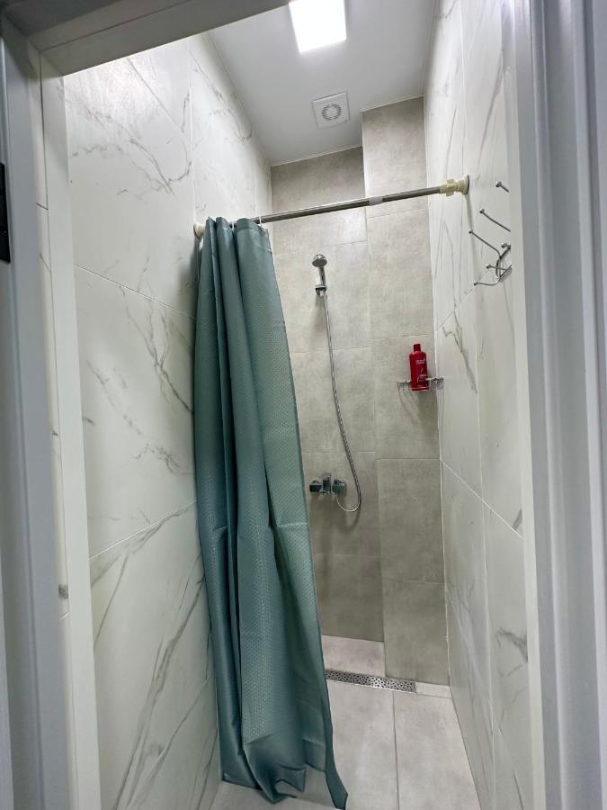 Izzzi Hostel بيشكيك المظهر الخارجي الصورة